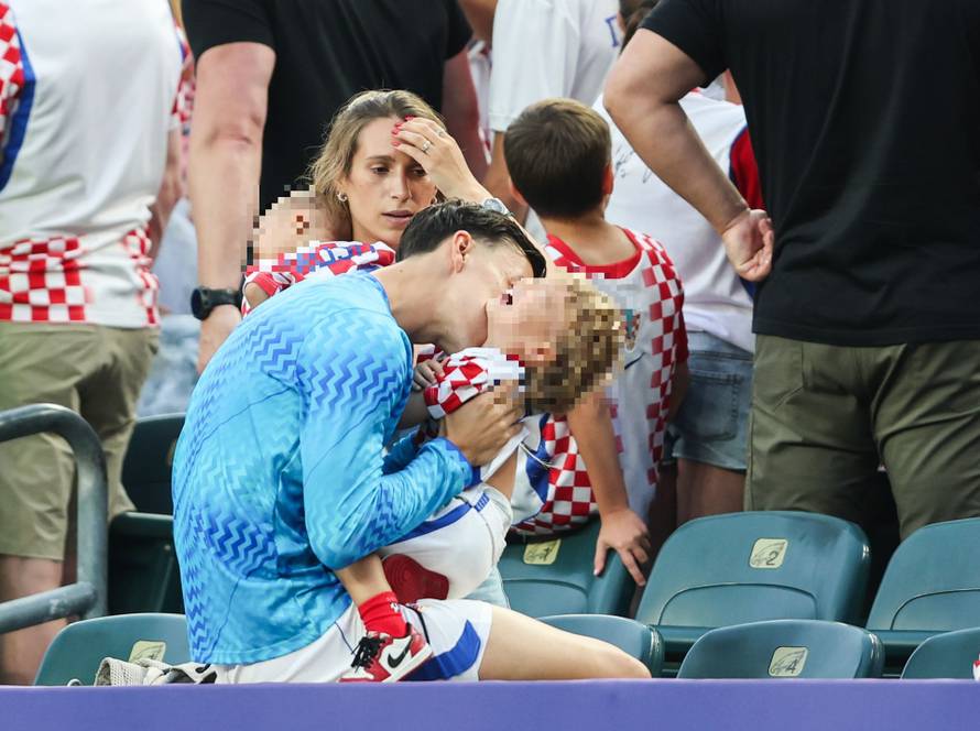 Dirljive scene nakon pobjede: 'Vatreni' as ljubio sina, Modrić čestitao, Luka Sučić sa sestrama