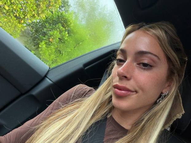 Svjetski prvak ljubi atraktivnu pjevačicu. Uskoro će se vjenčati