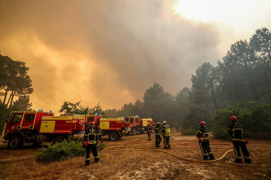Wildfire in Lege-Cap-Ferret
