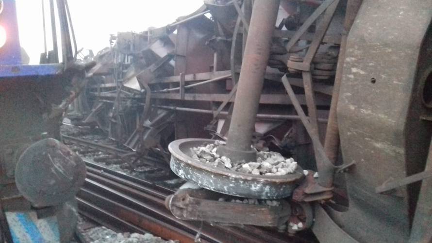 Teretni vlak iskočio s tračnica: Vagon je udario u lokomotivu