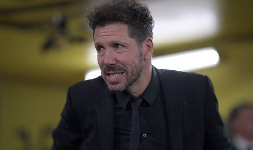 Simeone urlao na presici: 'Neka digne ruku tko je vidio da je Alvarez dvaput dirao loptu!'