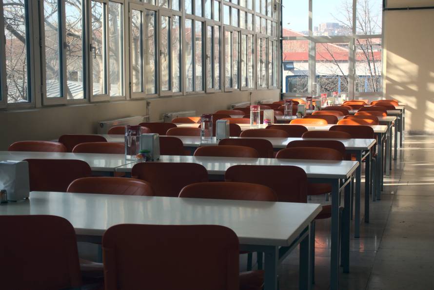 Huawei radi na platformi koja kombinira fizičku i online školu