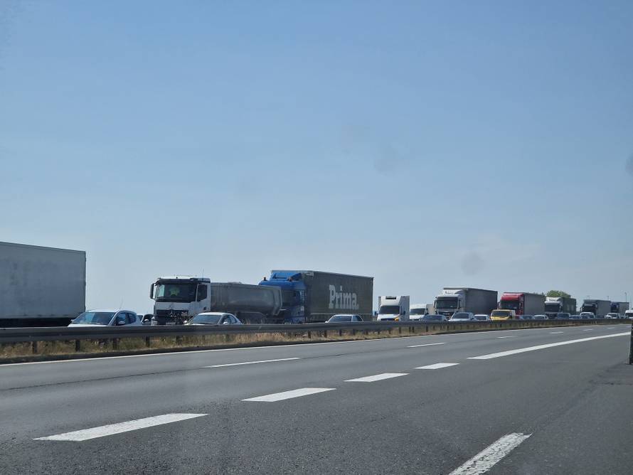 Prometna nesreća na zagrebačkoj obilaznici, stvara se velika gužva