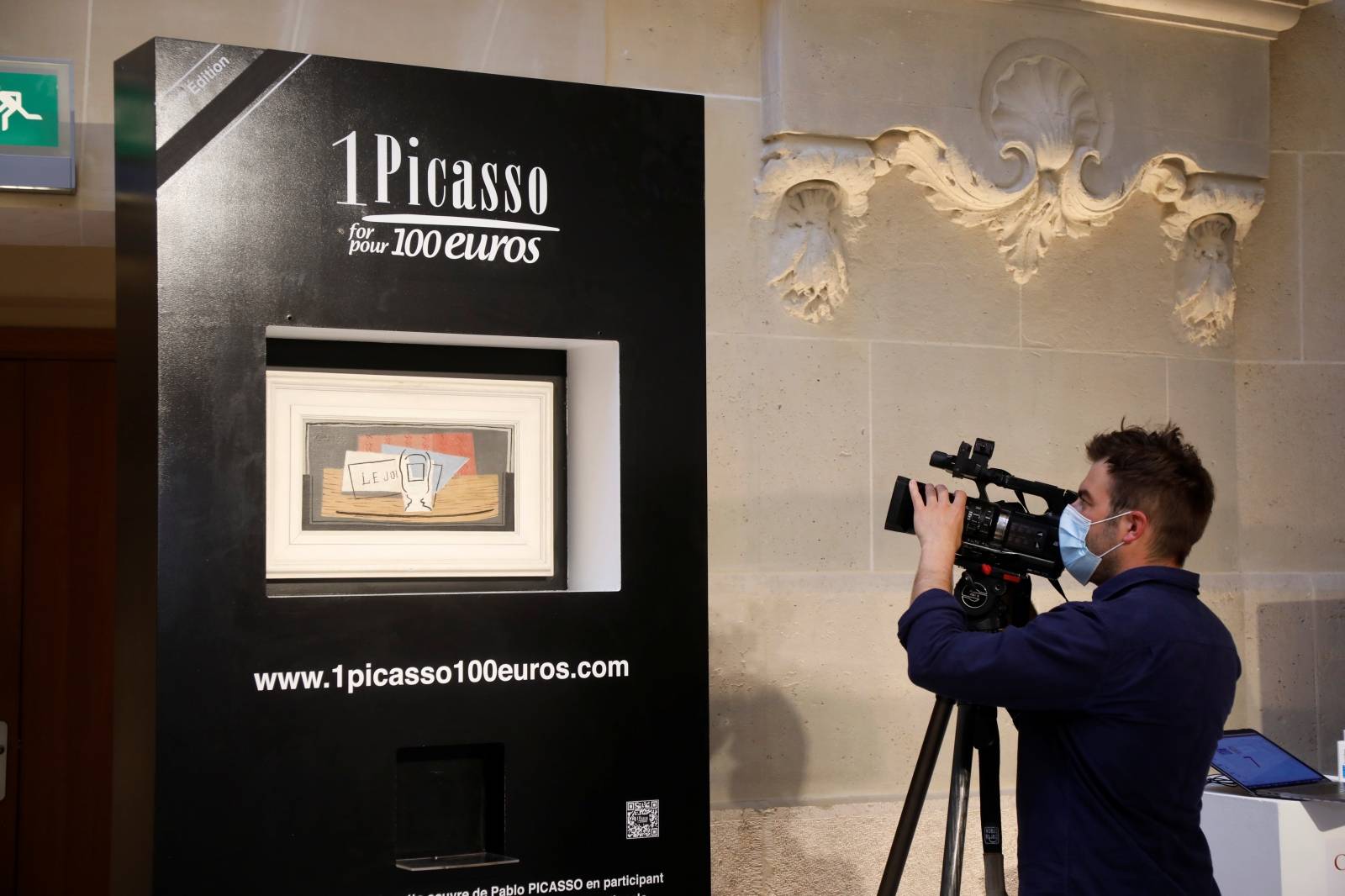 Charity raffle draw designates the winner of a Picasso oil painting for 100 euros at Christie's Paris