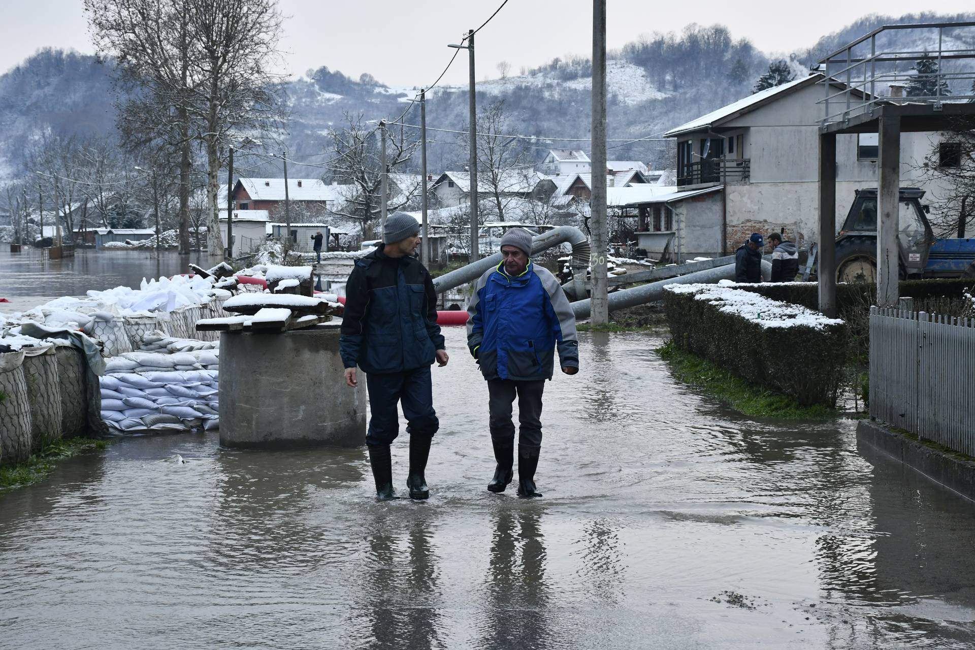 Hrvatska Kostajnica: Visok vodostaj rijeke Une povećava rizik od poplava