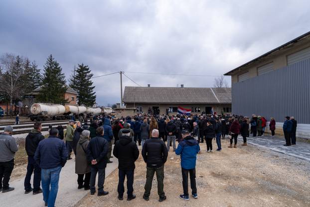 U Gospiću održan prosvjed radi odlaganja opasnog otpada 
