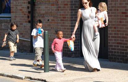 Angelina Jolie prošetala New Orleansom s djecom