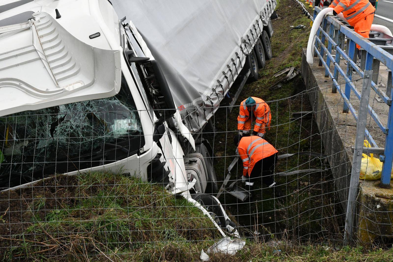 Prometna nesreća na autocesti A3 u blizini Lužana.