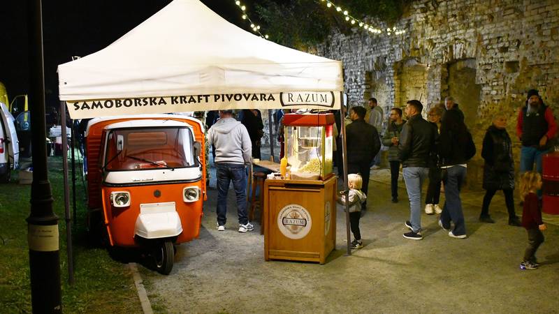 FOTO Tvrđava bila ispunjena pivom na još jednom izdanju Pivo festa u Slavonskom Brodu