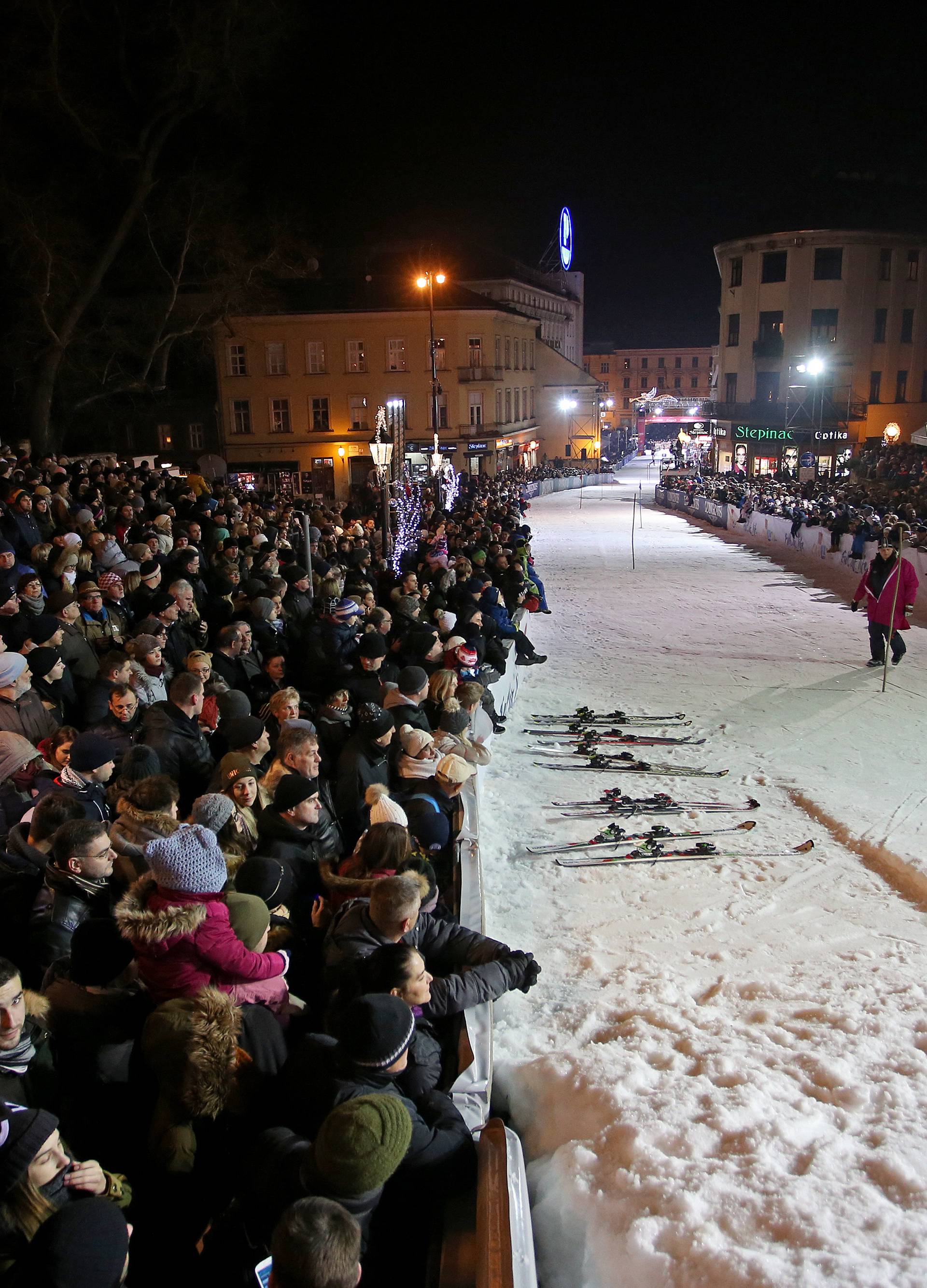 Janica i Ivica zapalili Zagreb! Skijaše pratilo oko 15.000 ljudi