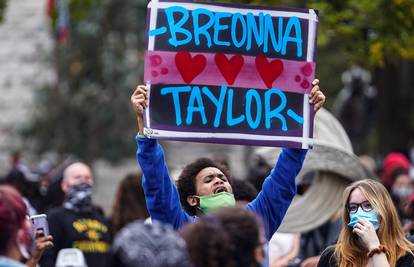 Trojica policajaca oslobođeni krivnje za smrt Breonne Taylor, u Louisvilleu prosvjeduju