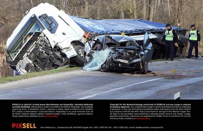 Vozač Audija poginuo nakon stravičnog sudara s kamionom
