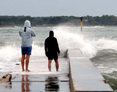 VIDEO Meteokaos širom Europe: Nevrijeme do Švedske, snijeg i u Sloveniji, niz pijavica na moru