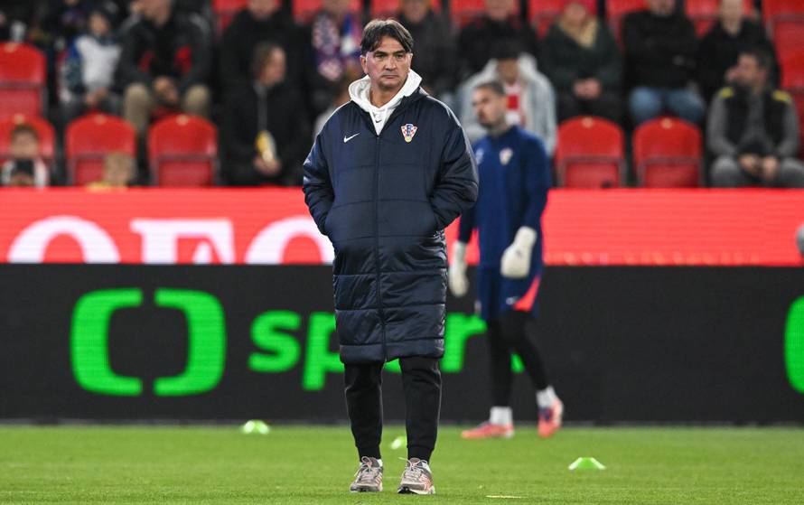 Zagrijavanje nogometaša uoči početka utakmice Češke i Hrvatske u kvalifikacijama za FIFA Svjetsko prvenstvo