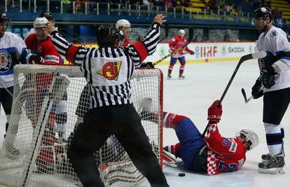 Hrvatski hokejaši pobijedili su Estonce i ostali u igri za odličje