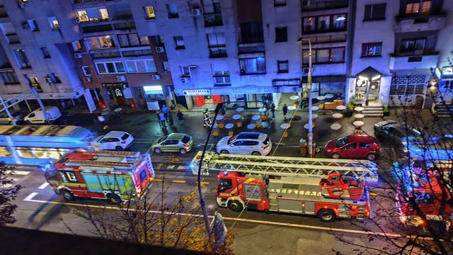 VIDEO Vatrogasci u Zagrebu išli gasiti požar, našli pijane ljude, aktivirali su dvije dimne bombe