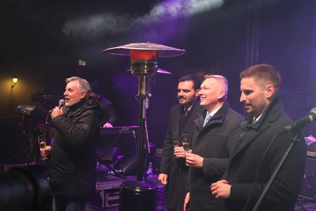 Osječani i njihovi gosti u novu 2026. godinu ušli su uz zvukove legendarnog Miroslava Škore