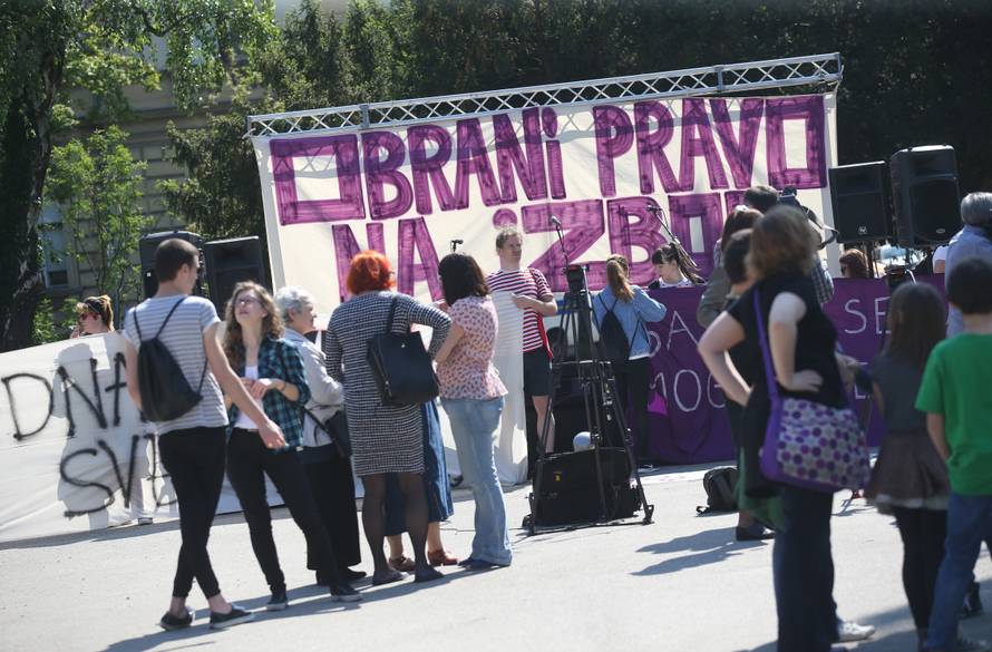 U 'Hodu za život' 7000 ljudi, priveli dvije antiprosvjednice