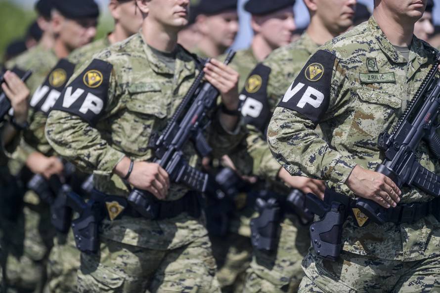 Velika Gorica: Uvježbavanje pješačkih postroja Hrvatske vojske za svečani vojni mimohod
