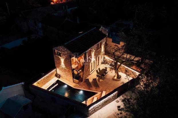 FOTO Ova vila sagrađena od kamena starog 120 godina, a cijena je prava sitnica