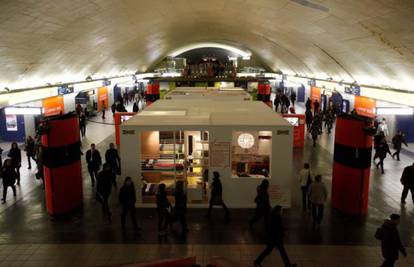 IKEA im izgradila stan, petero cimera živi na stanici metroa