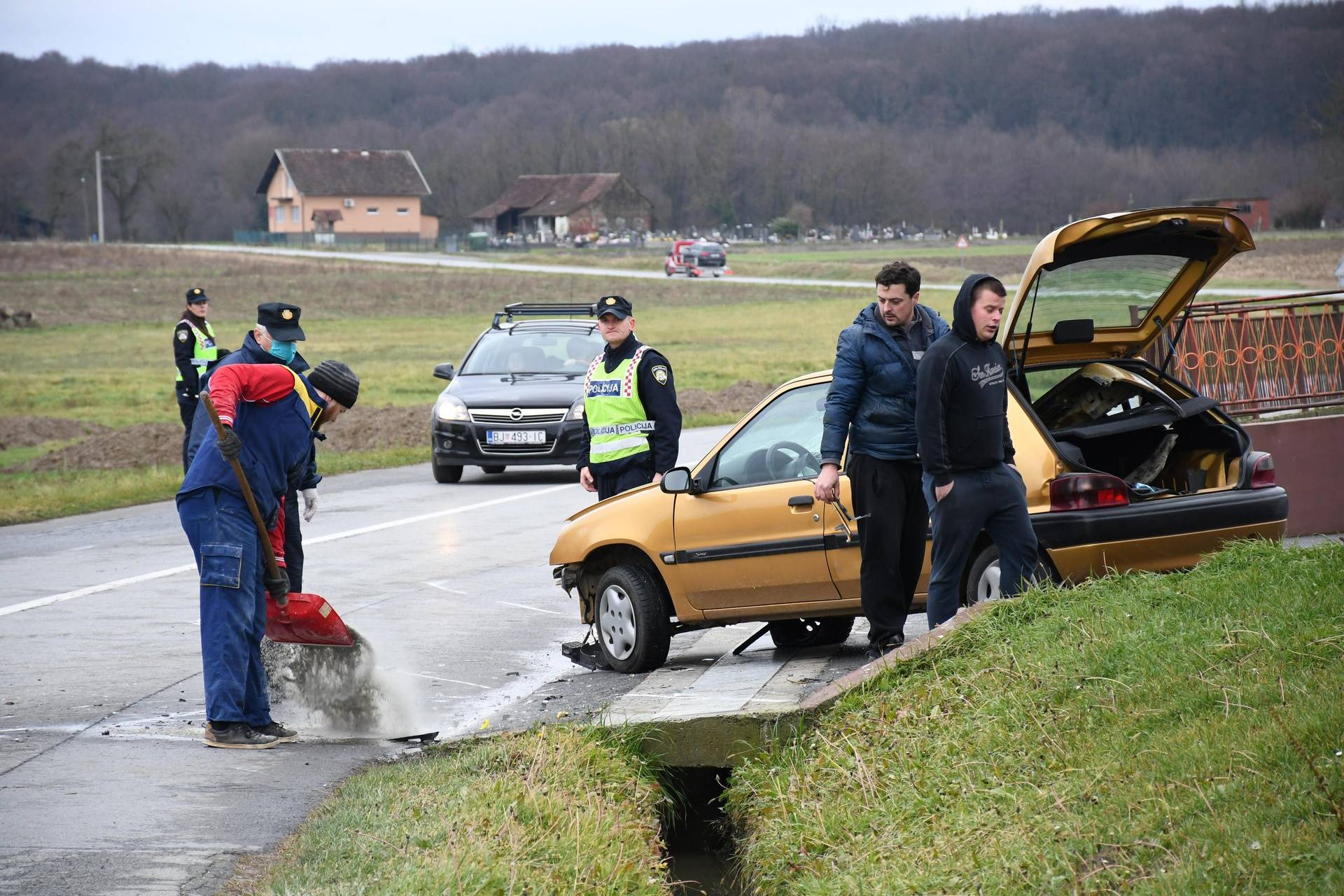 Na cesti Bjelovar - Garešnica izgubio kontrolu nad vozilom, udario u betonski most i poginuo