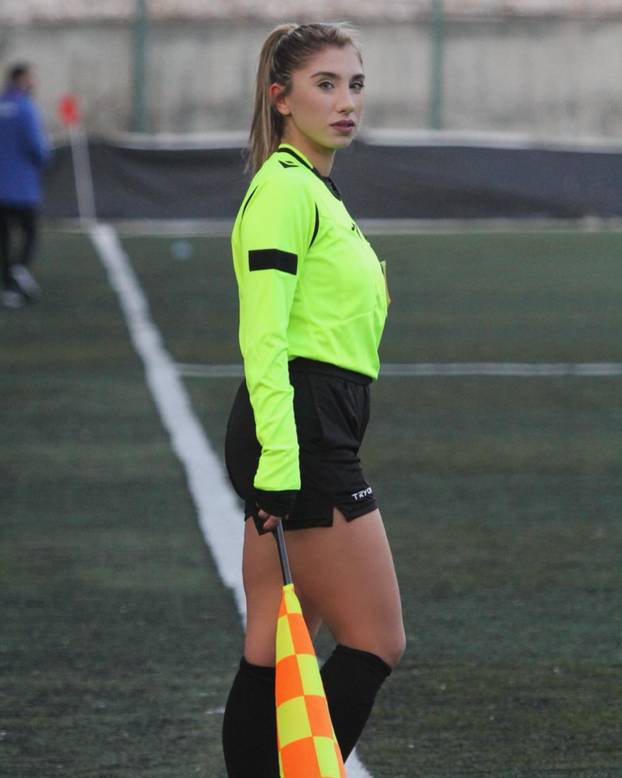 FOTO Tursku sutkinju zbog seks skandala izbacili iz nogometa. Pogodite čime se sada bavi...