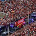 Madrid je popri&scaron;te ludila! Dva milijuna navija&ccaron;a s nacionalnim herojima slavi u srcu &Scaron;panjolske