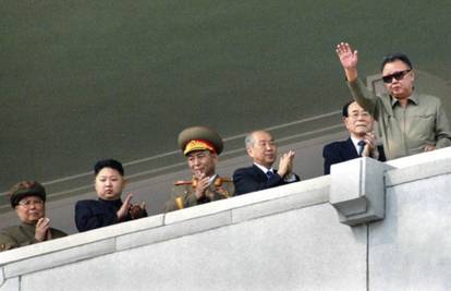 Velika vojna parada za 63. obljetnicu stvaranja Sj. Koreje