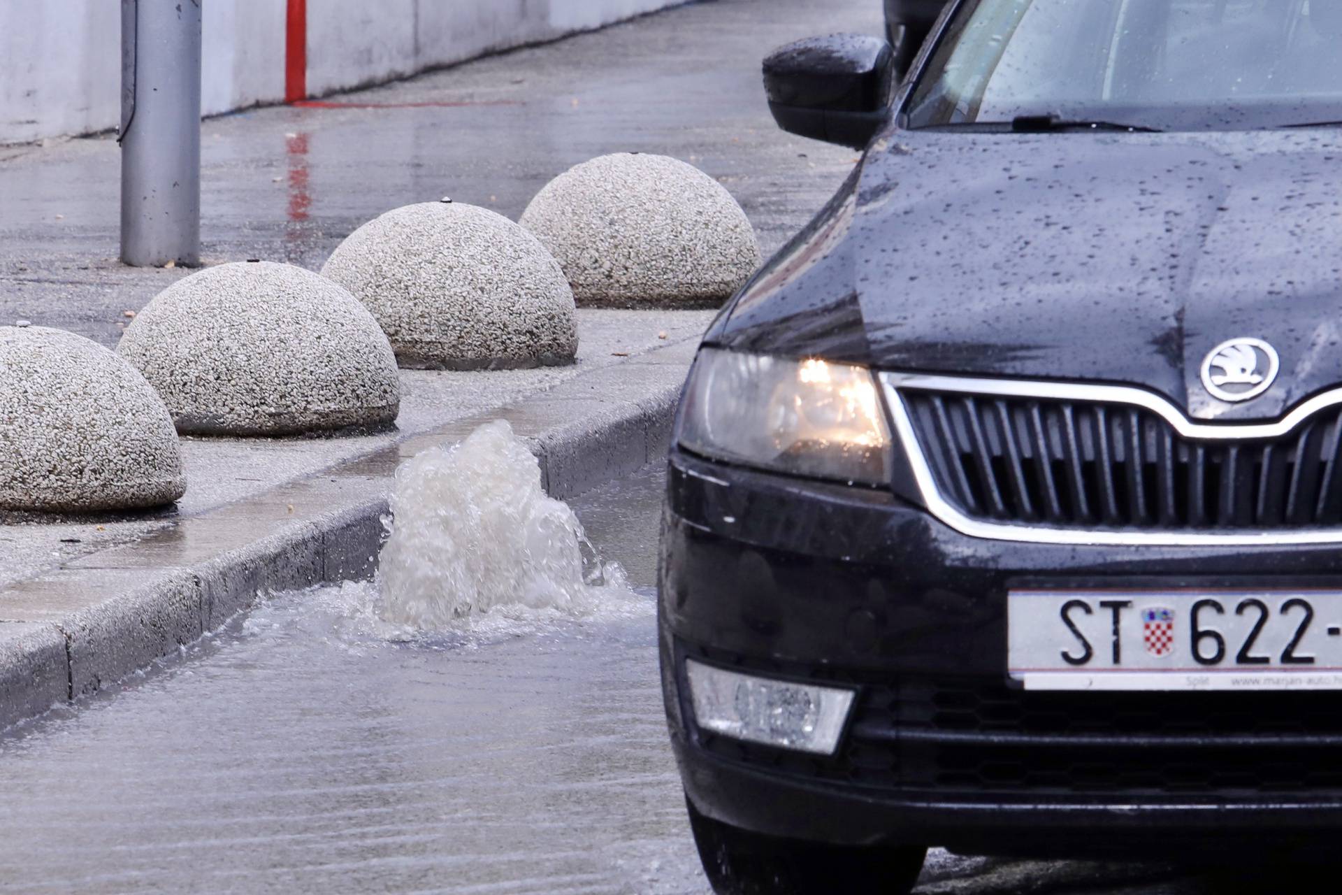 Zbog obilne kiše u Splitu ulice su poplavljene