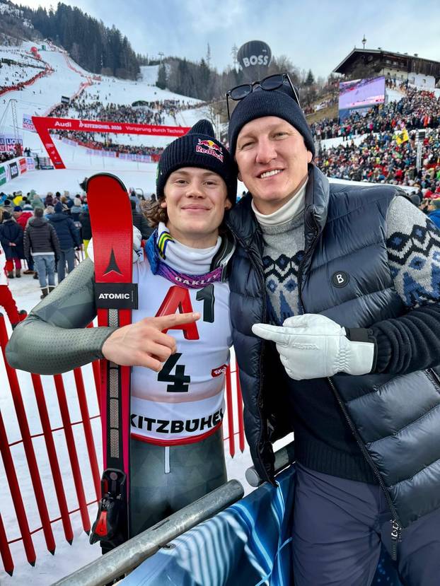 FOTO 'Alpski modni mačak' voli nositi bunde, suknje i lakirati nokte. Sad dominira skijanjem