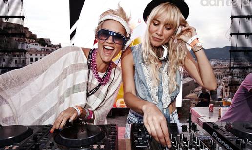 Australske DJ-ice, sestre Mim i Liv Nervo, gostuju u Mansionu