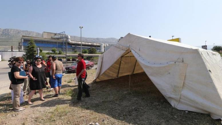 Radnici Adria čelika podigli šator, traže neisplaćene plaće