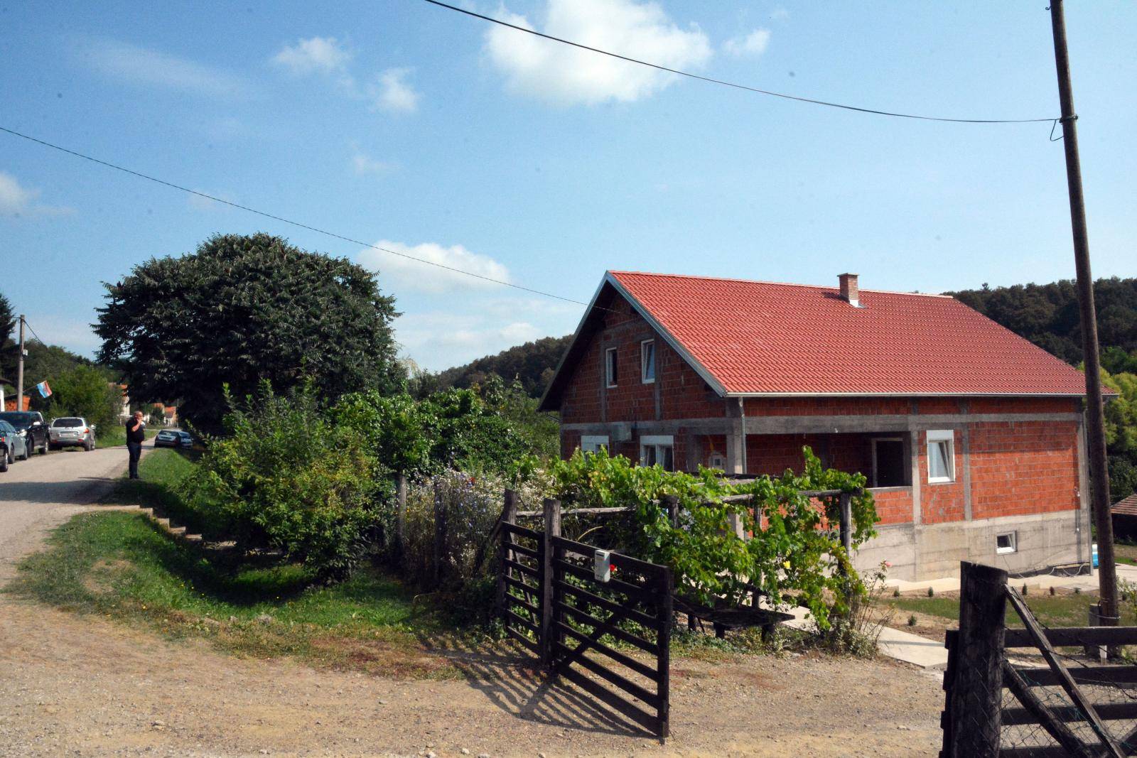 Nova Ljeskovica: SedmeroÄlana obitelj uselila se u novu kuÄu nakon Å¡to je njihva uniÅ¡tena u poÅ¾aru