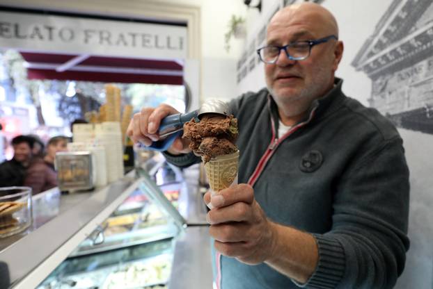 U povodu kraja turističke sezone, pulska slastičarnica nudi svima besplatan sladoled