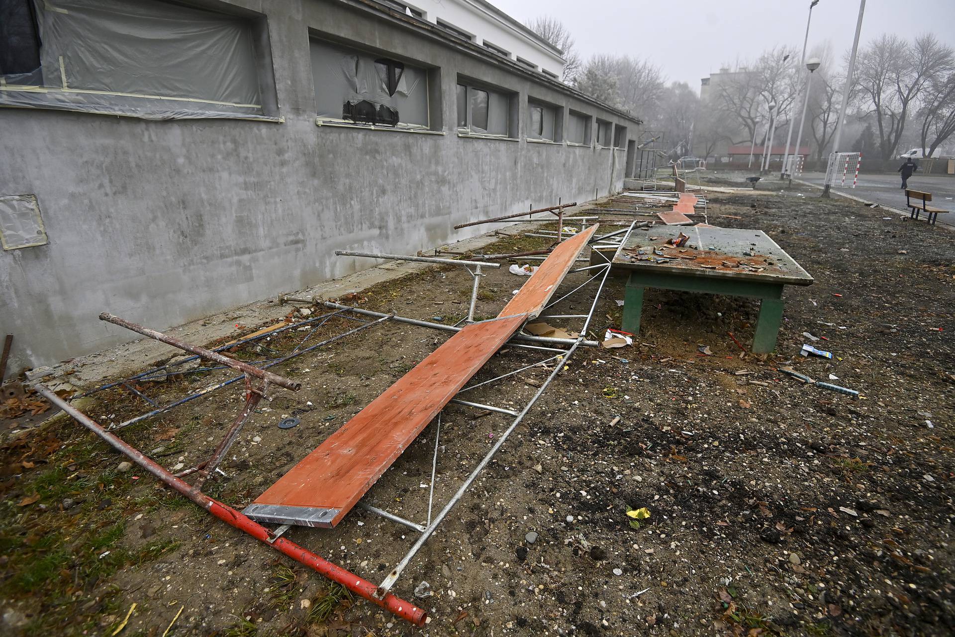 Zagreb: Razbijena stakla na Osnovnoj školi pl. Matačića