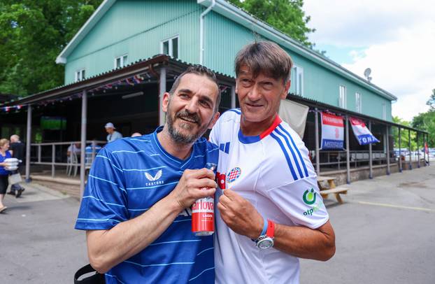 SP 2026 Mississauga: Fenomenalan susret hrvatskih navijača, Dinamovac ljubio grb Hajduka a Hajdukovac Dinama