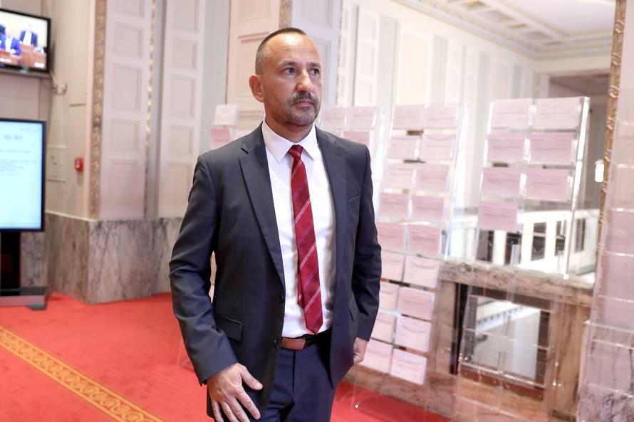Zagreb: Hrvoje ZekanoviÄ obratio se medijima u Saboru