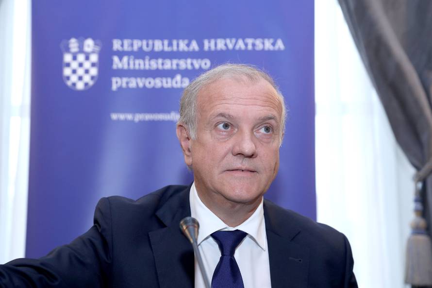 Zagreb: BoÅ¡njakoviÄ prestavio prijedlog novog OvrÅ¡nog zakona