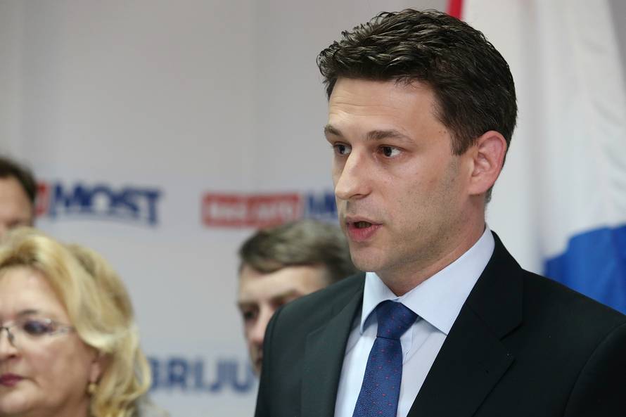 Agonija se nastavlja: Petrov najavio obraćanje iz Metkovića