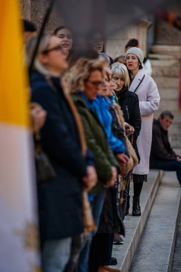 Molitelji su se okupili na Splitskom Peristilu