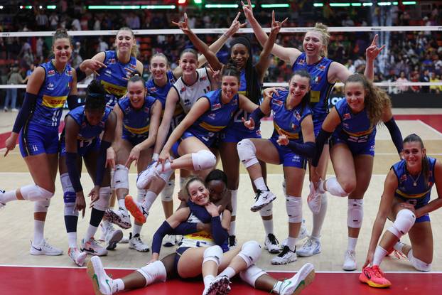 Women's World Championships - Semi Final - Italy v Brazil