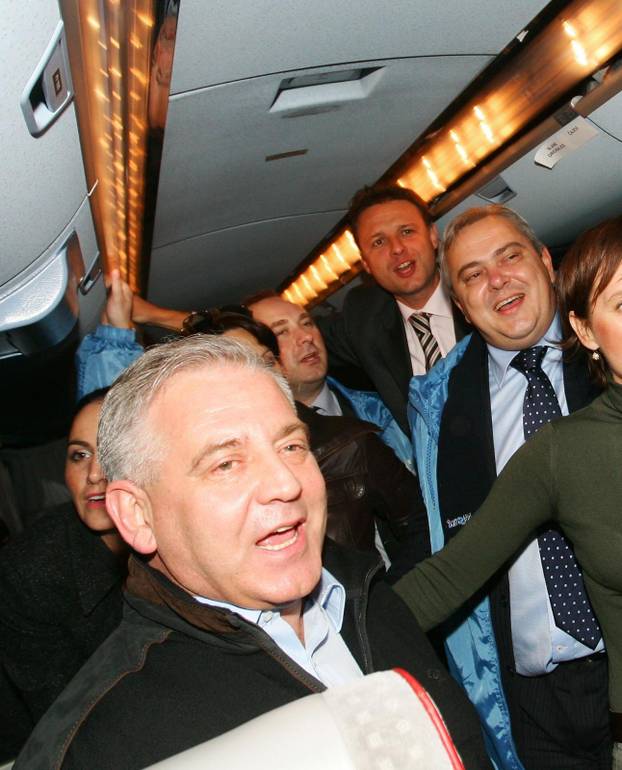 Sanader i simpatizeri: Ovako su HDZ-ovi skupovi izgledali 2007.