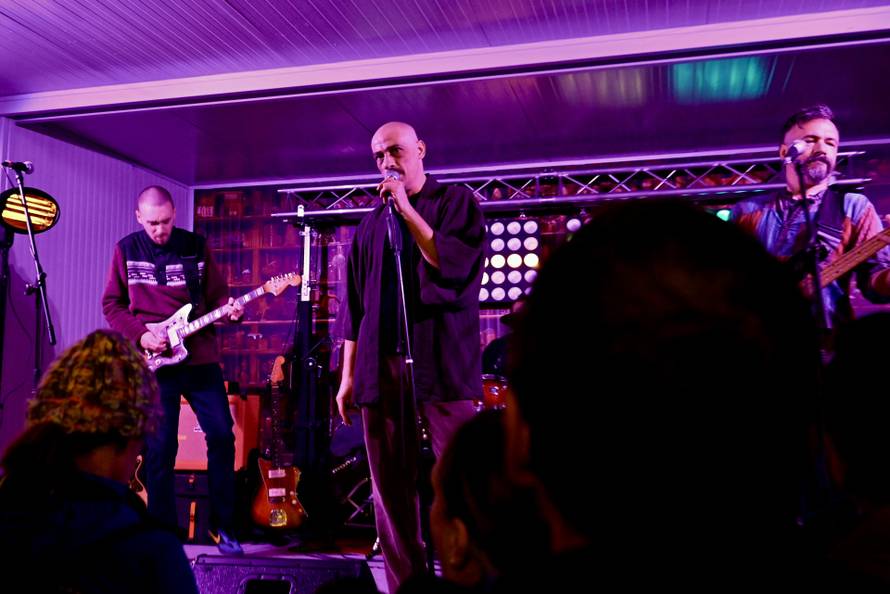 Koncert Curses u petak, Yammat live s EU Adventa, drugi humanitarni Cooking Duel