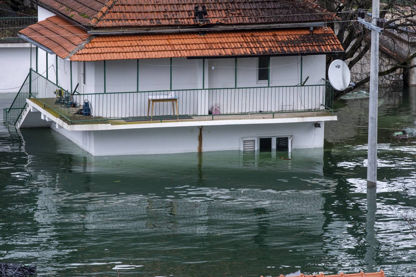 Nastavlja se borba s poplavama u Kokorićima