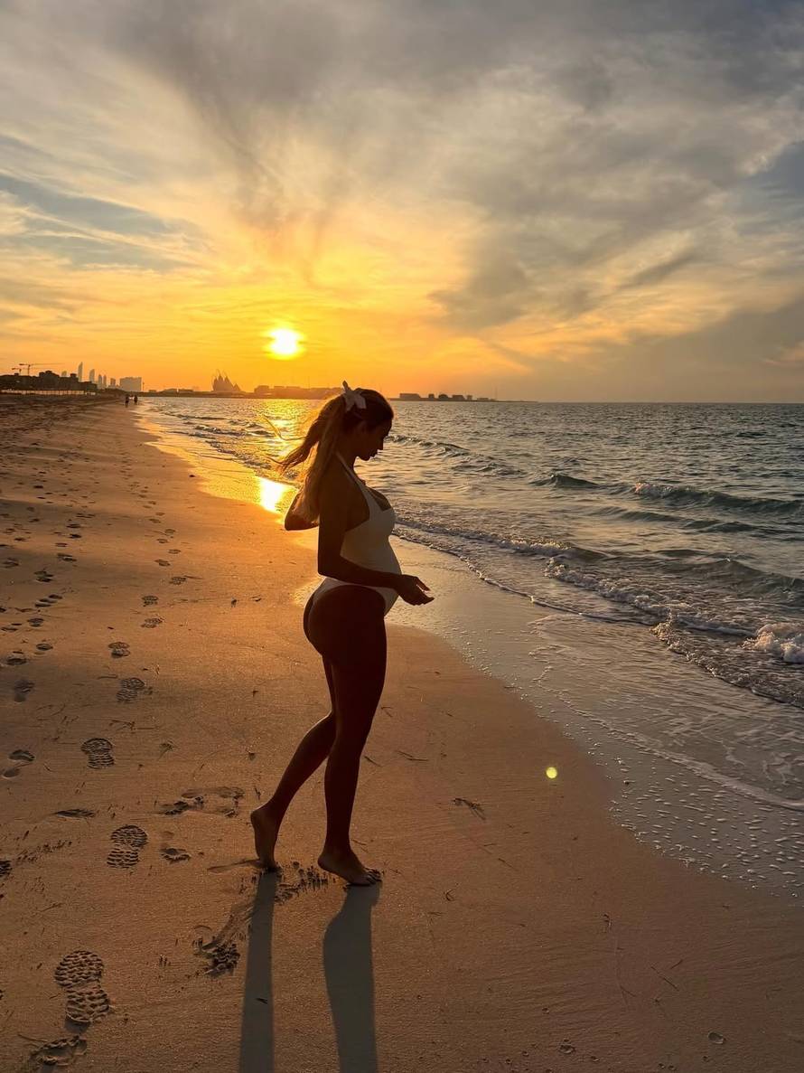 FOTO Diletta ni u sedmom mjesecu trudnoće ne odustaje od poziranja u donjem rublju