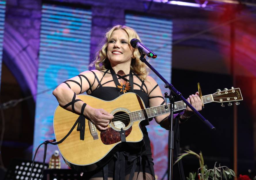 Za Elis Lovrić nema jezične barijere u glazbi, prevest će 'Meriku' na čak 99 jezika