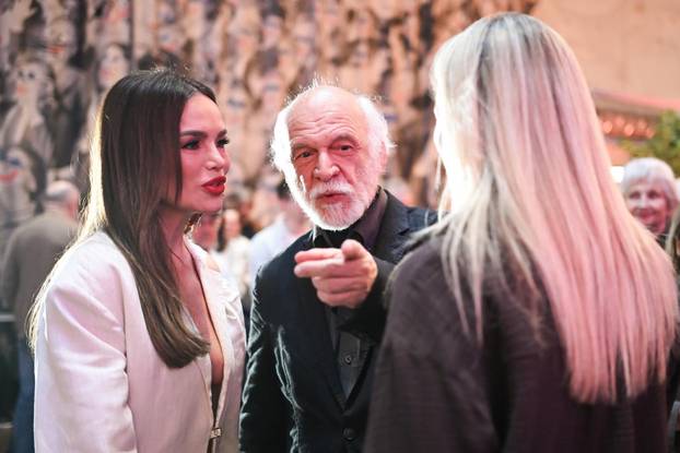 Zagreb: Severina posjetila otvorenje izložbe Dimitrija Popovića
