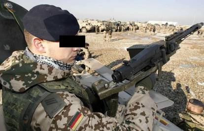 Njemačka: Kolege iz vojske pretukao spolnim organom 