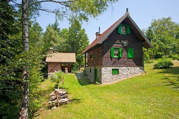 Drvena kuća u Gorskom kotaru izgleda kao iz bajke, ali vrijedi li više od pola milijuna eura?